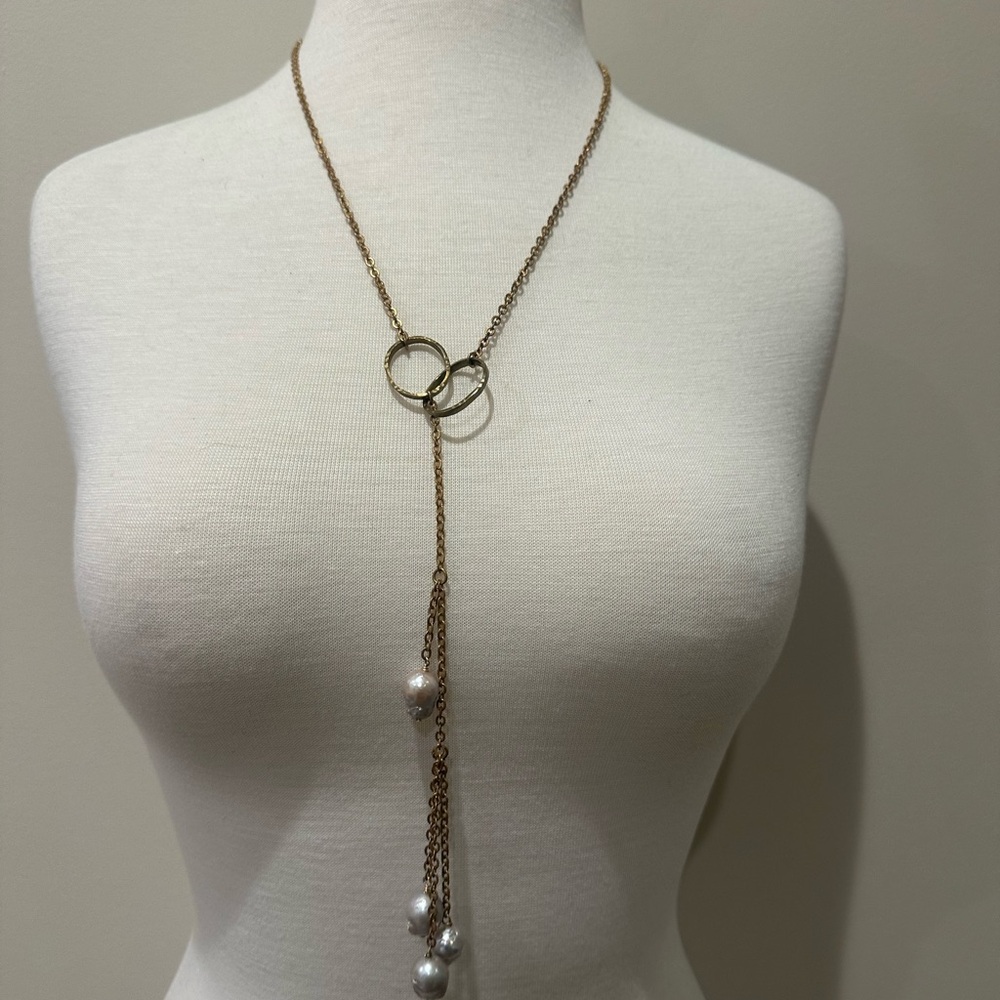 Elegant Gold Lariat Necklace with Pearls